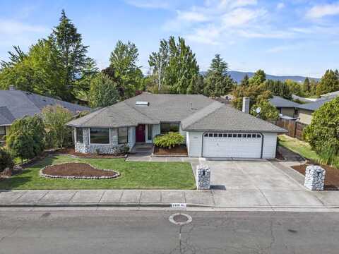 2325 Asher Drive, Medford, OR 97504