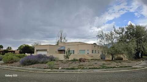 351 Monte Vista Road, Taos, NM 87571