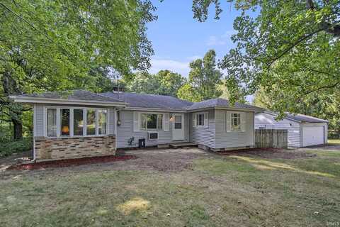 61733 Locust Road, South Bend, IN 46614