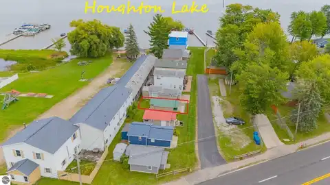 6482 W HOUGHTON LAKE DRIVE, HOUGHTON LAKE, MI 48629