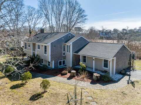 80 Old Colony Road, Hyannis, MA 02601