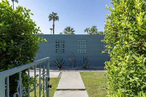 1055 E Granvia Valmonte, Palm Springs, CA 92262