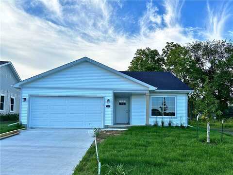 4339 Grover Woods Lane, Des Moines, IA 50317