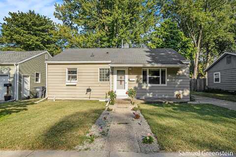 734 Hiways Avenue, South Haven, MI 49090