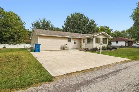 607 S St. Charles Street, Holden, MO 64040