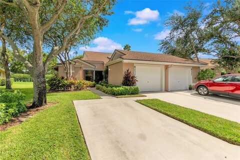 8231 Springlake Dr, Boca Raton, FL 33496