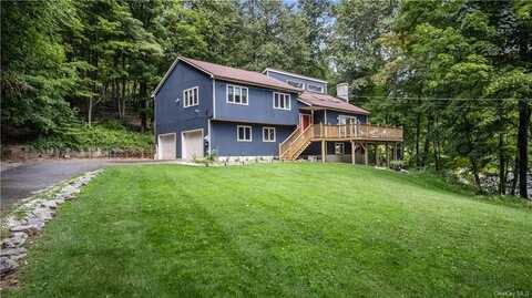 107 W Hook Road, Hopewell Junction, NY 12533