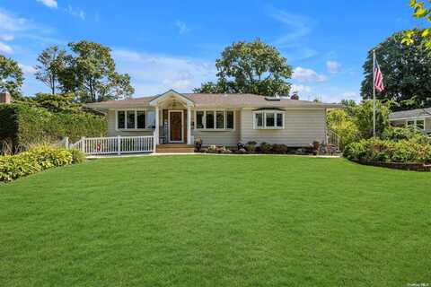 16 Plane Tree Lane, Saint James, NY 11780