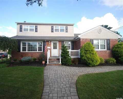 61 N Martin Road, Bethpage, NY 11714