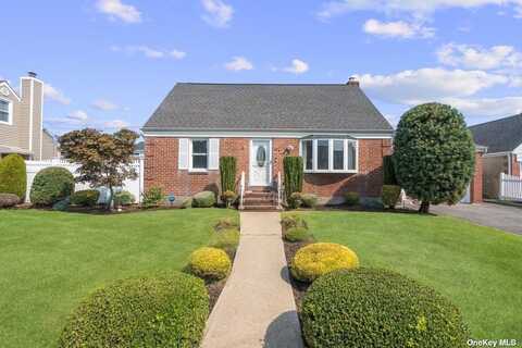 876 Oaks Drive, Franklin Square, NY 11010