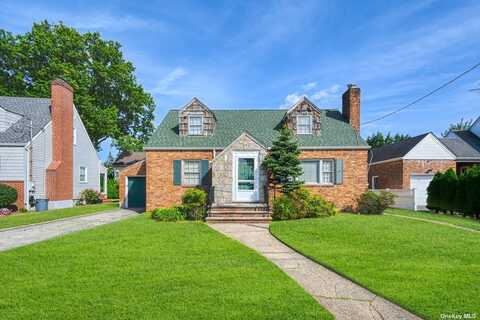 526 S 14th Street, New Hyde Park, NY 11040