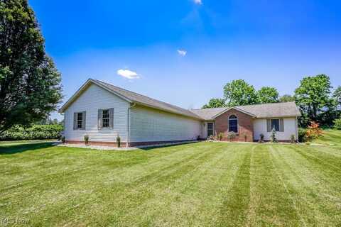 5877 Smith Road SW, Navarre, OH 44662