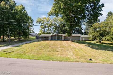 6959 Maplehill Street SW, Navarre, OH 44662