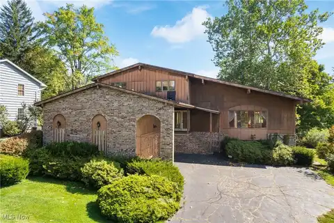 17365 Long Meadow Trail, Chagrin Falls, OH 44023