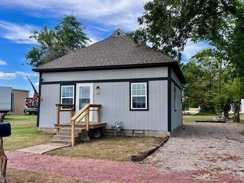 1106 W 12th St, Coffeyville, KS 67337