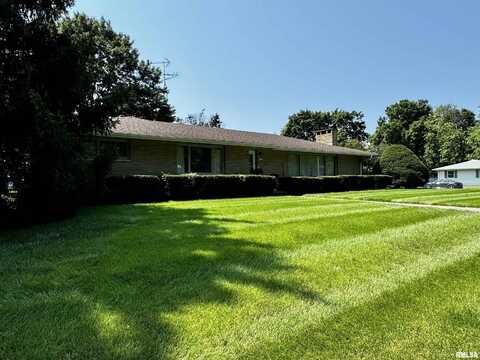 1001 BOBBY Avenue, Macomb, IL 61455