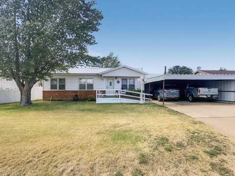 607 NW 7th St, Dimmitt, TX 79027