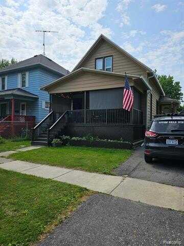 936 Pine Street, Port Huron, MI 48060