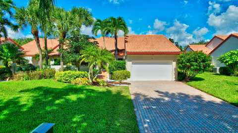 9 Windsor Lane, Boynton Beach, FL 33436