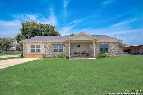 715 Walnut St, Jourdanton, TX 78026