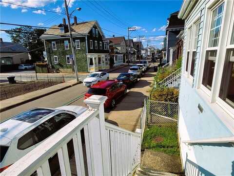 676 Thames Street, Newport, RI 02840