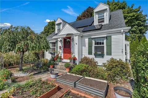 7 Manuel Avenue, Johnston, RI 02919