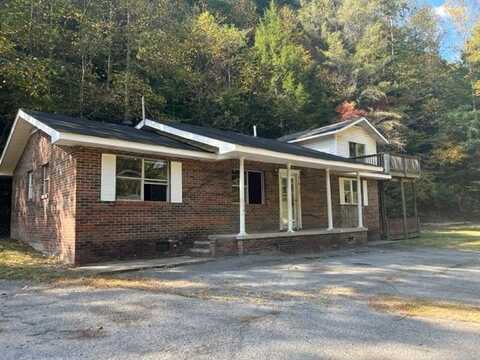 1213 Enochs Branch Road, Grundy, VA 24614