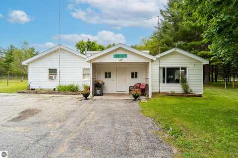 9997 SE Smith Street, Fife Lake, MI 49633