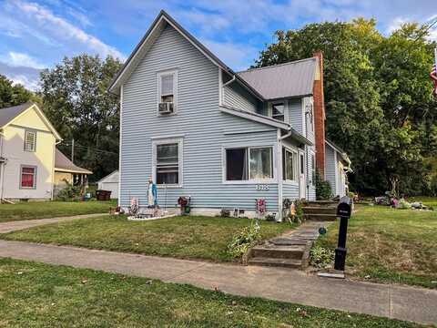 618 E Main St, Loudonville, OH 44842