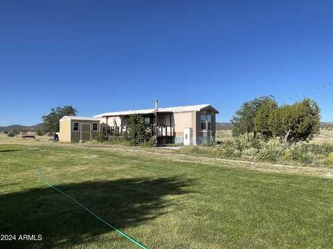 24101 W CROOKED HORSE Trail, Seligman, AZ 86337