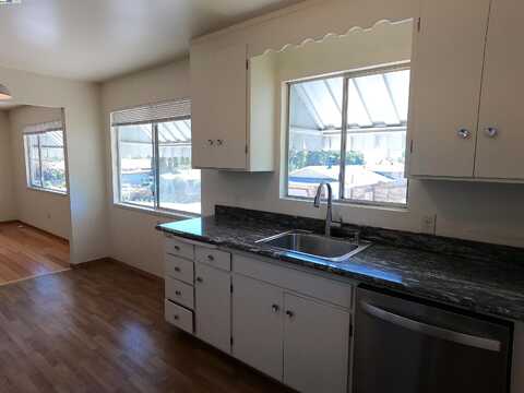 2914 Carmel St, Oakland, CA 94602