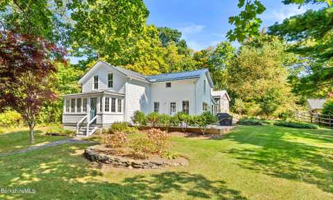 102 Castle Hill Ave, Great Barrington, MA 01230