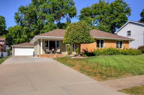 4120 73rd Place, Urbandale, IA 50322