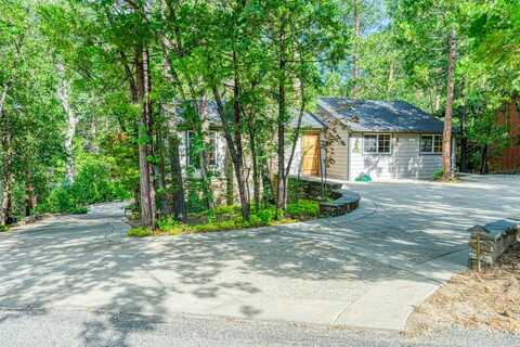 54813 Willow Cv, Bass Lake, CA 93604