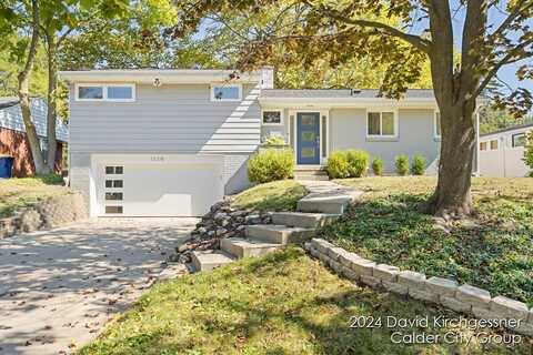 1526 Sherwood Avenue SE, East Grand Rapids, MI 49506