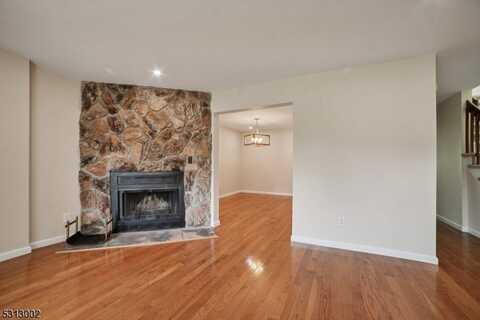 8h Brookside Hts, Wanaque, NJ 07465