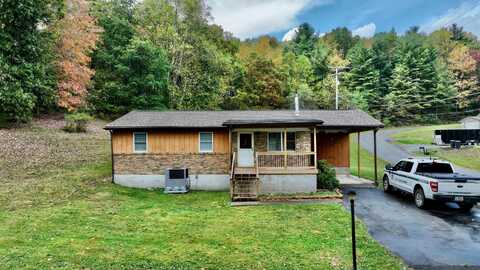 597 Pluto Rd, Shady Spring, WV 25918