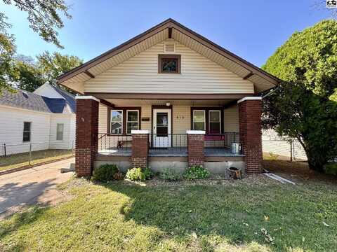 107 W 8th Ave, Hutchinson, KS 67501