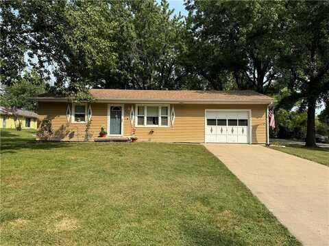 807 W Richardson Street, Gallatin, MO 64640