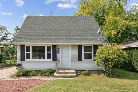 3339 Oakland Rd NE, CedarRapids, IA 52402