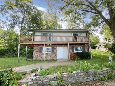 466 Park Ave, Pewaukee, WI 53072