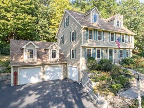 97 Elm St, Pepperell, MA 01463