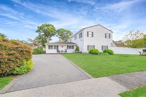 2 Bicycle Court, Selden, NY 11784