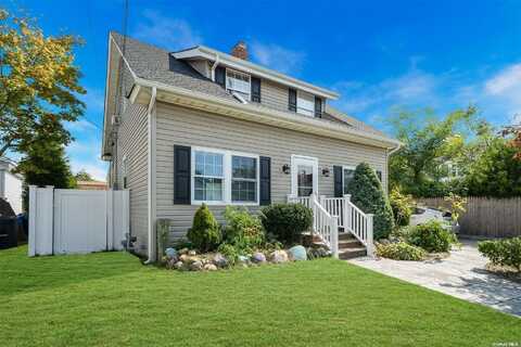 5 Cottage Avenue, Bay Shore, NY 11706