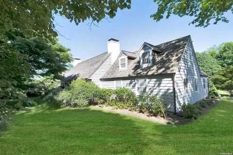 2 Dovas Path, Southampton, NY 11968