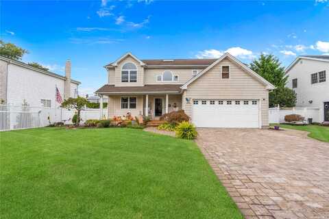 19a Girard Avenue, Bay Shore, NY 11706