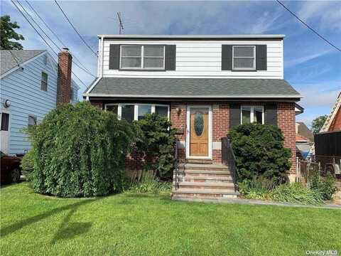 220 Pershing Parkway, Mineola, NY 11501