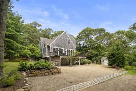 30 Hillside Path, Vineyard Haven, MA 02568