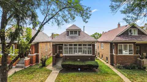 4949 W Oakdale Avenue, Chicago, IL 60641