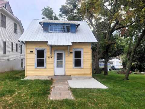 109 State St, Emerson, NE 68733